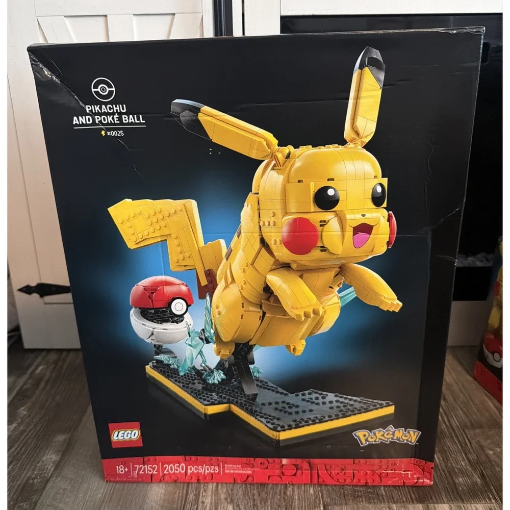 LEGO Pokemon Pikachu and Poke Ball 72152 Building Set Ships Same Day Box Damage